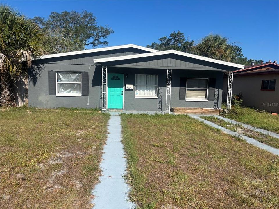 For Sale: $300,000 (4 beds, 1 baths, 1135 Square Feet)