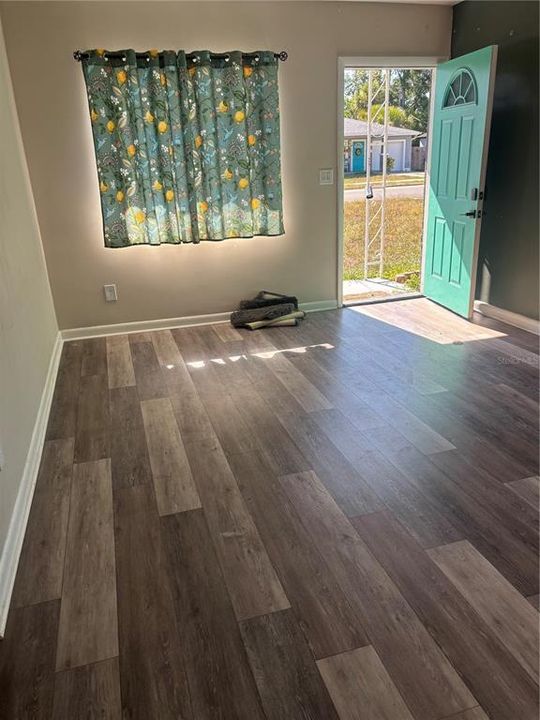 For Sale: $300,000 (4 beds, 1 baths, 1135 Square Feet)