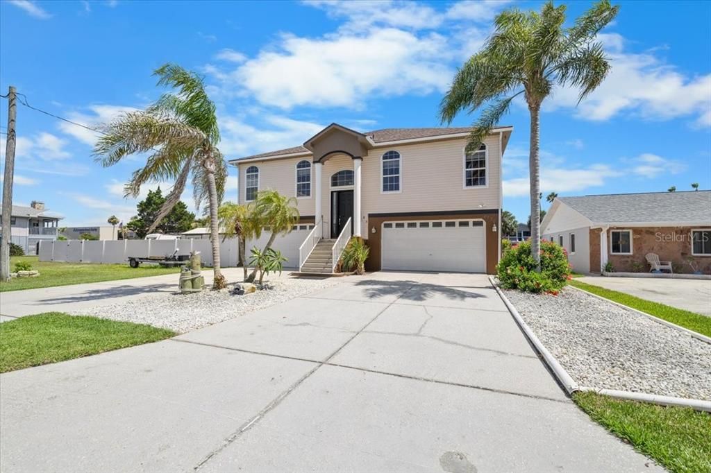 For Sale: $710,000 (3 beds, 2 baths, 1839 Square Feet)