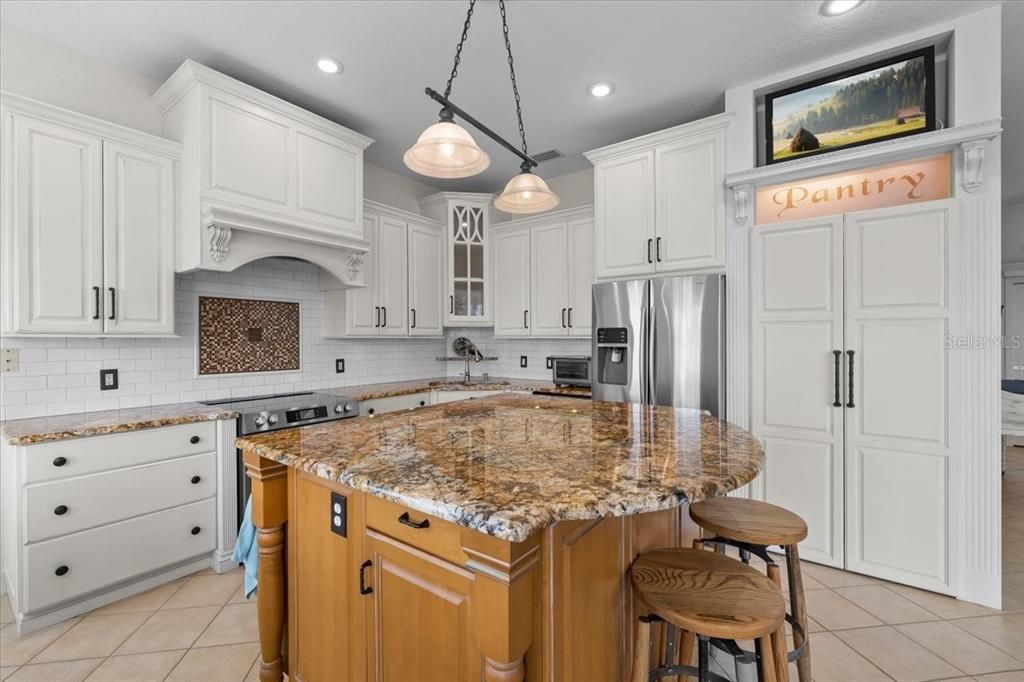 For Sale: $710,000 (3 beds, 2 baths, 1839 Square Feet)
