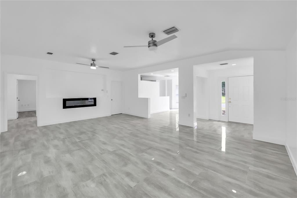 For Sale: $270,000 (2 beds, 2 baths, 1488 Square Feet)