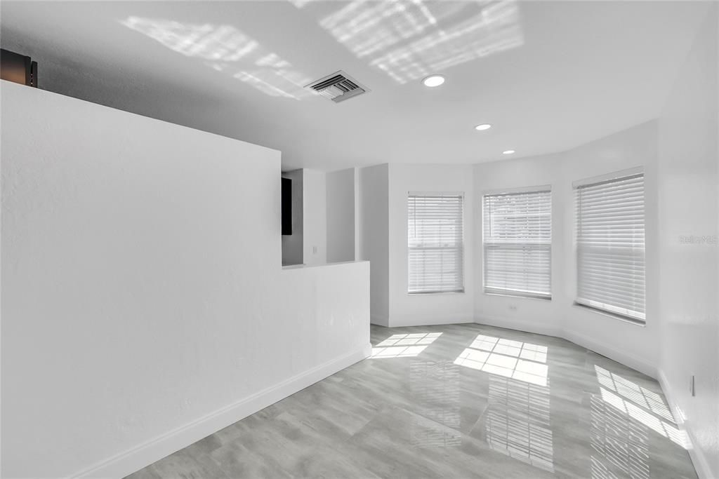 For Sale: $270,000 (2 beds, 2 baths, 1488 Square Feet)