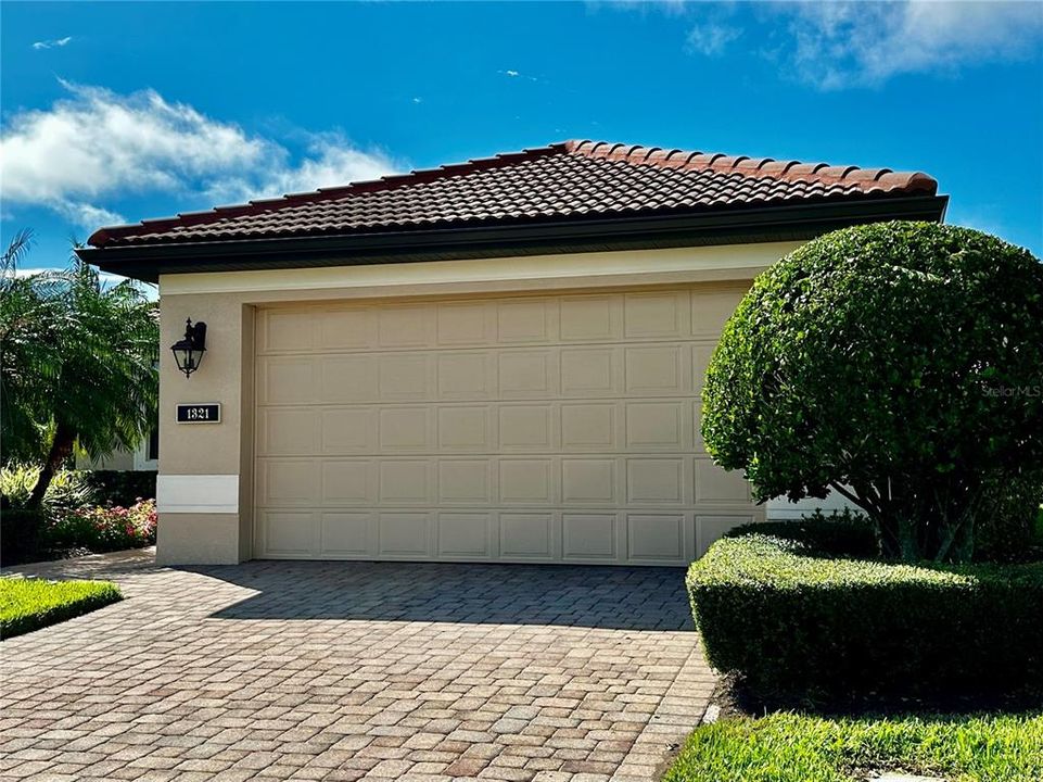 For Rent: $3,600 (3 beds, 2 baths, 1990 Square Feet)