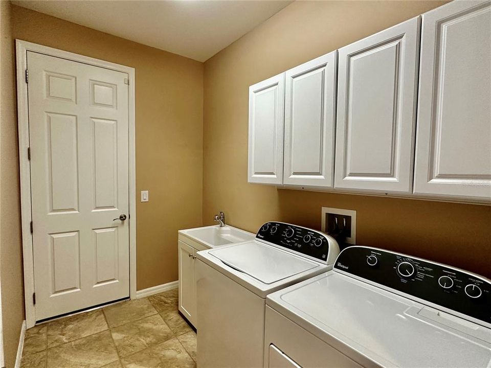 For Rent: $3,600 (3 beds, 2 baths, 1990 Square Feet)