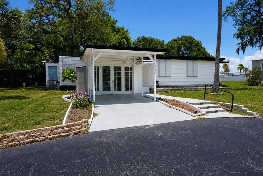 For Sale: $67,500 (2 beds, 1 baths, 834 Square Feet)