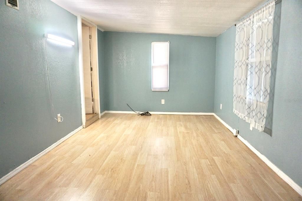 For Sale: $67,500 (2 beds, 1 baths, 834 Square Feet)