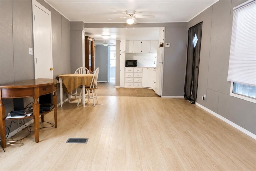 For Sale: $67,500 (2 beds, 1 baths, 834 Square Feet)