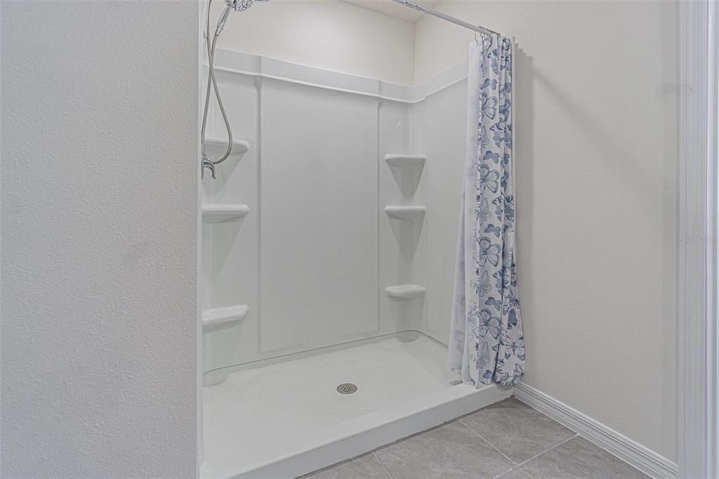For Sale: $535,000 (5 beds, 3 baths, 2605 Square Feet)