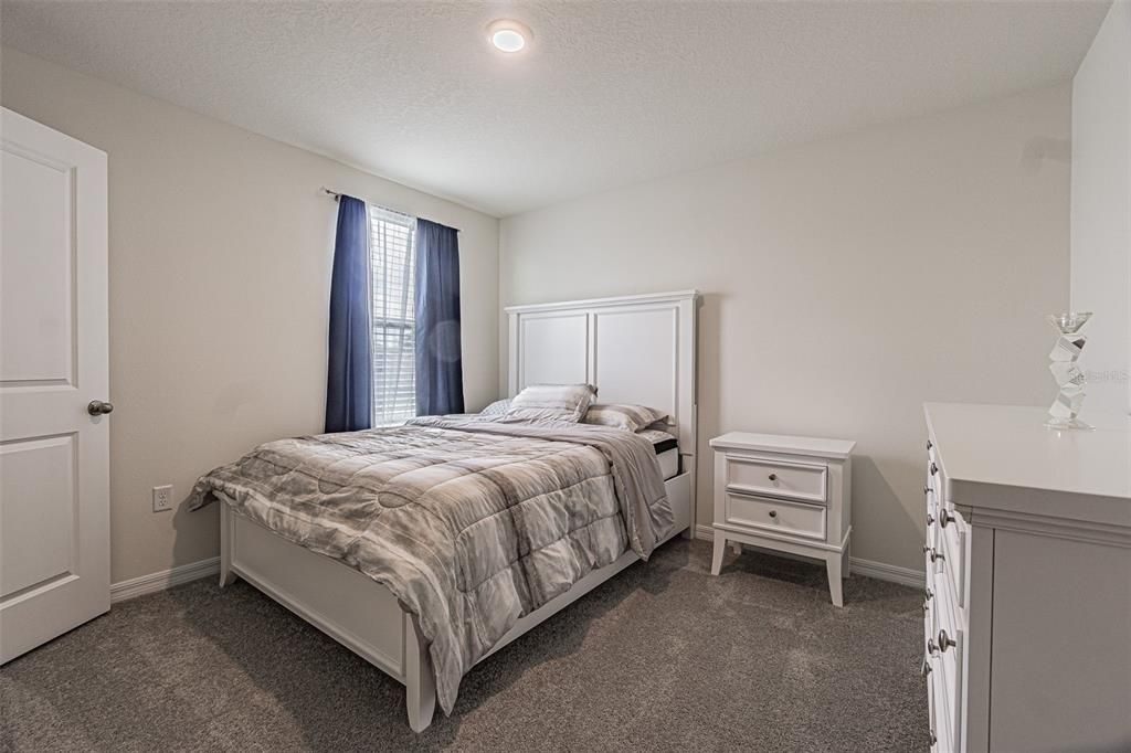 For Sale: $535,000 (5 beds, 3 baths, 2605 Square Feet)