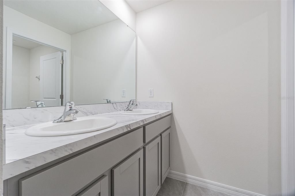 For Sale: $535,000 (5 beds, 3 baths, 2605 Square Feet)