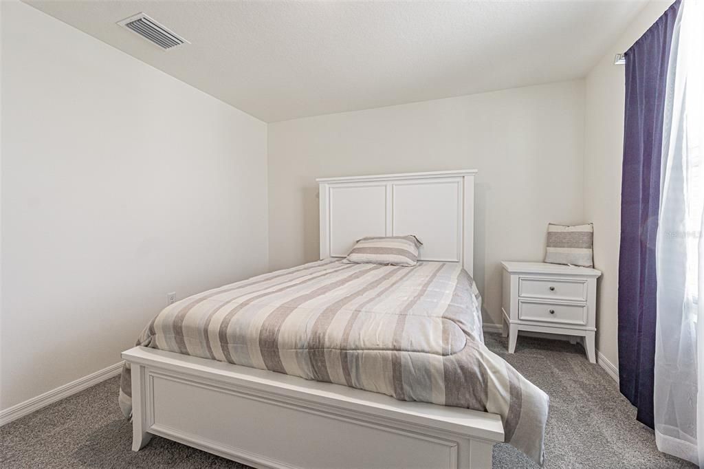 For Sale: $535,000 (5 beds, 3 baths, 2605 Square Feet)