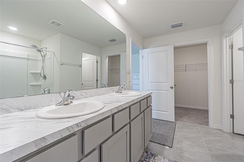 For Sale: $535,000 (5 beds, 3 baths, 2605 Square Feet)