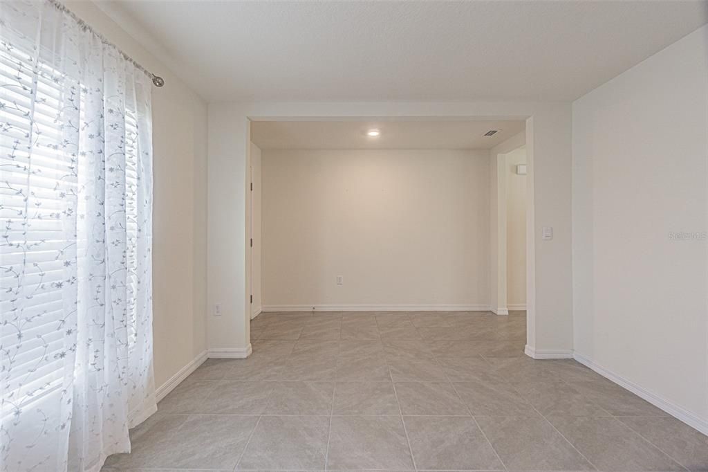 For Sale: $535,000 (5 beds, 3 baths, 2605 Square Feet)