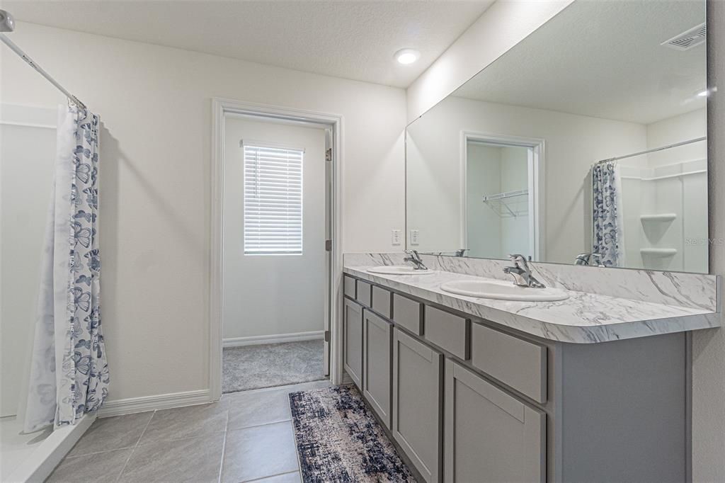 For Sale: $535,000 (5 beds, 3 baths, 2605 Square Feet)