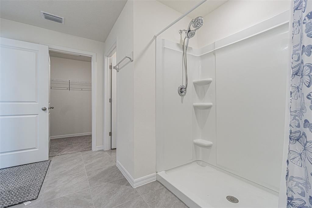 For Sale: $535,000 (5 beds, 3 baths, 2605 Square Feet)