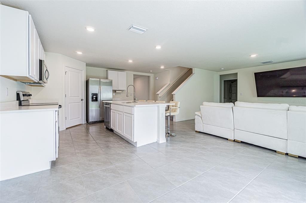 For Sale: $535,000 (5 beds, 3 baths, 2605 Square Feet)