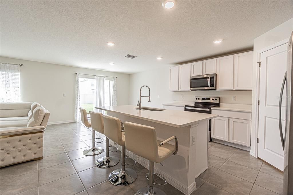 For Sale: $535,000 (5 beds, 3 baths, 2605 Square Feet)