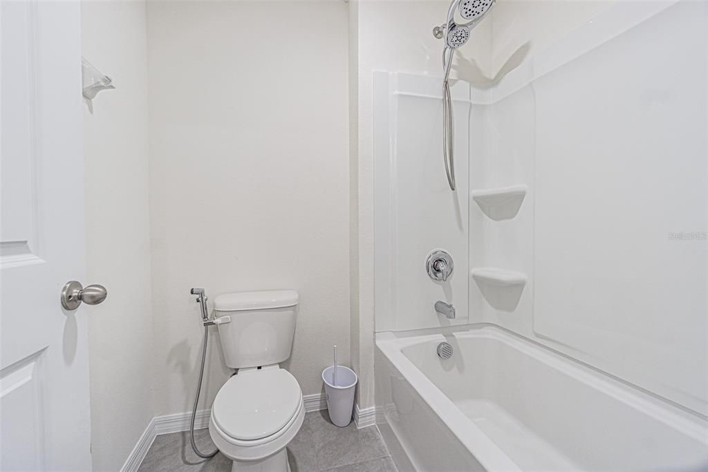 For Sale: $535,000 (5 beds, 3 baths, 2605 Square Feet)