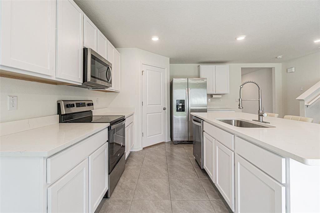 For Sale: $535,000 (5 beds, 3 baths, 2605 Square Feet)