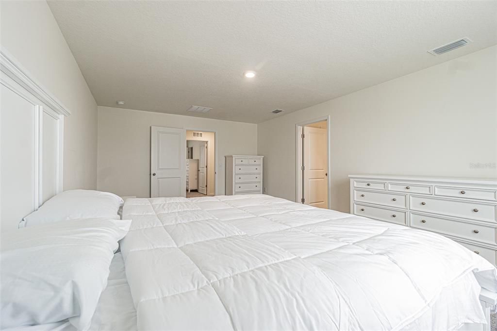 For Sale: $535,000 (5 beds, 3 baths, 2605 Square Feet)