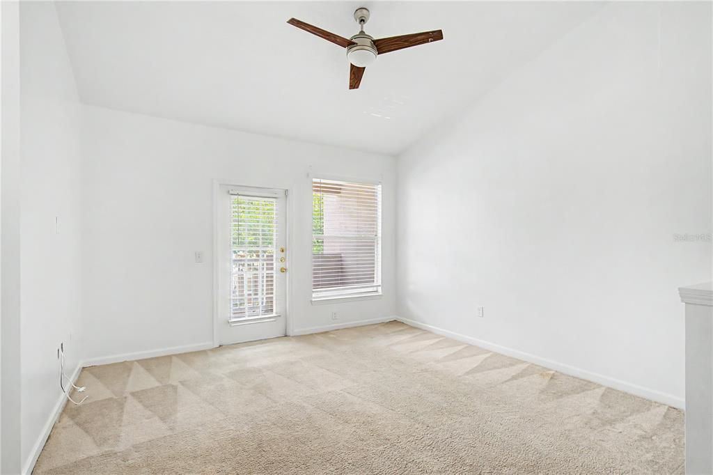 For Sale: $134,900 (1 beds, 1 baths, 951 Square Feet)