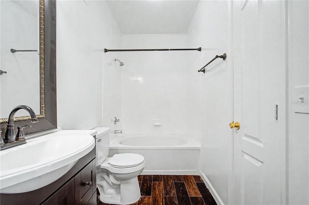 For Sale: $134,900 (1 beds, 1 baths, 951 Square Feet)