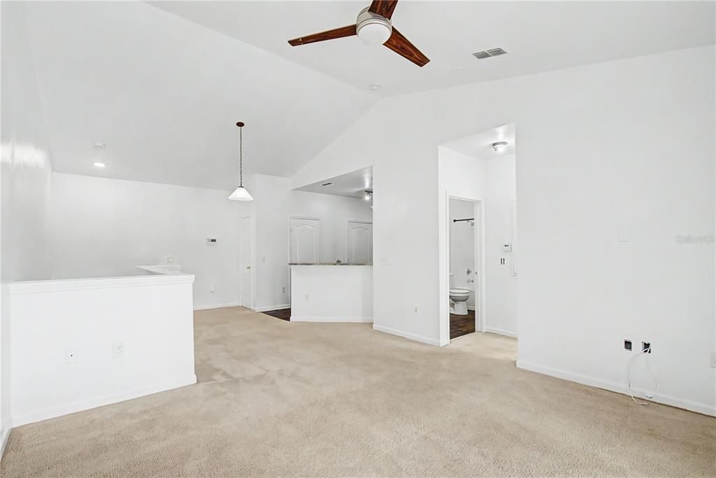 For Sale: $134,900 (1 beds, 1 baths, 951 Square Feet)