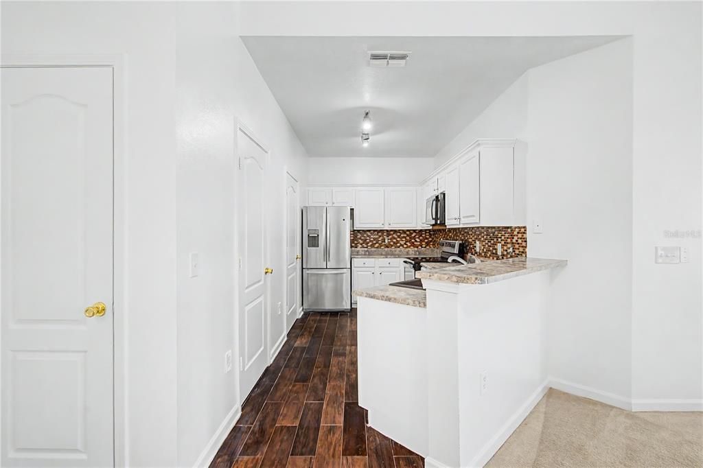 For Sale: $134,900 (1 beds, 1 baths, 951 Square Feet)