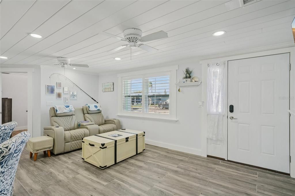 For Sale: $424,999 (2 beds, 2 baths, 1144 Square Feet)