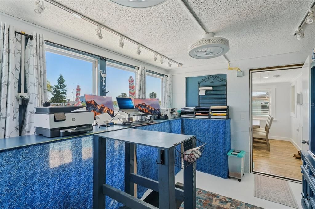 For Sale: $424,999 (2 beds, 2 baths, 1144 Square Feet)