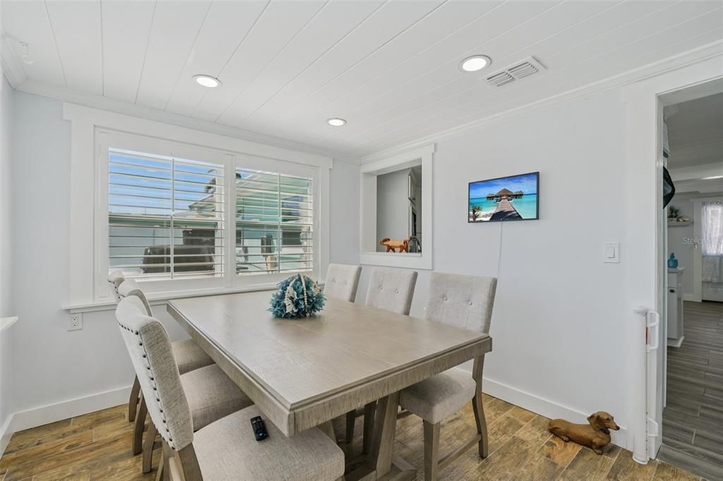 For Sale: $424,999 (2 beds, 2 baths, 1144 Square Feet)