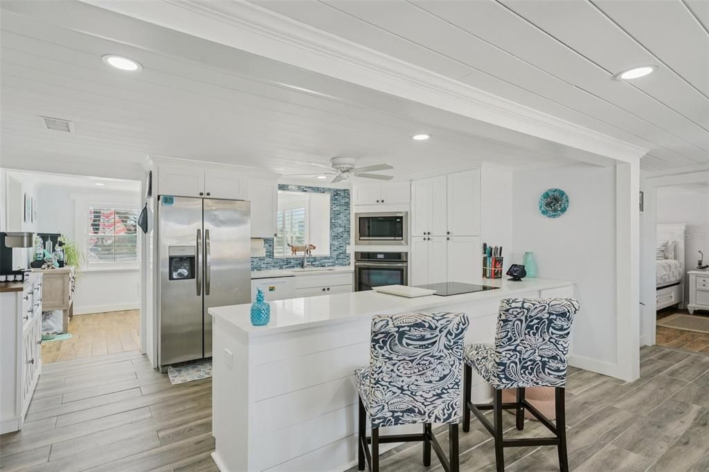 For Sale: $424,999 (2 beds, 2 baths, 1144 Square Feet)