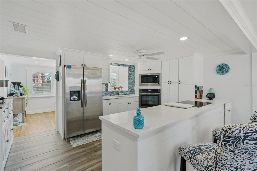 For Sale: $424,999 (2 beds, 2 baths, 1144 Square Feet)