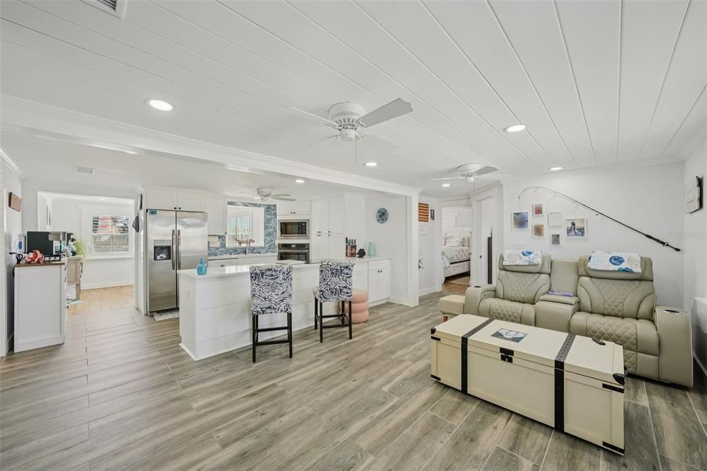 For Sale: $424,999 (2 beds, 2 baths, 1144 Square Feet)