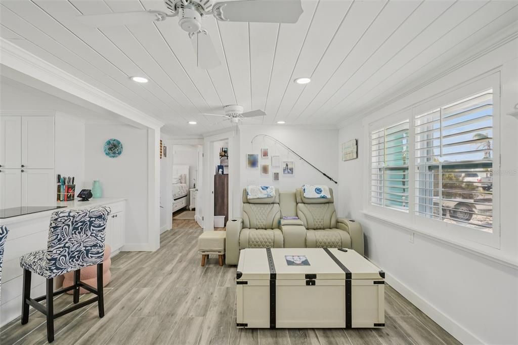 For Sale: $424,999 (2 beds, 2 baths, 1144 Square Feet)