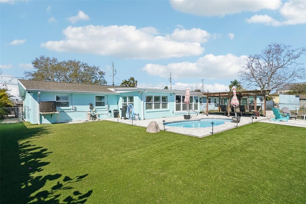 For Sale: $424,999 (2 beds, 2 baths, 1144 Square Feet)