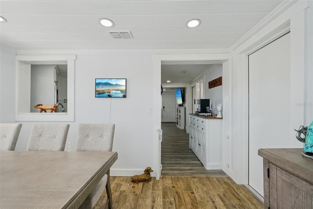 For Sale: $424,999 (2 beds, 2 baths, 1144 Square Feet)