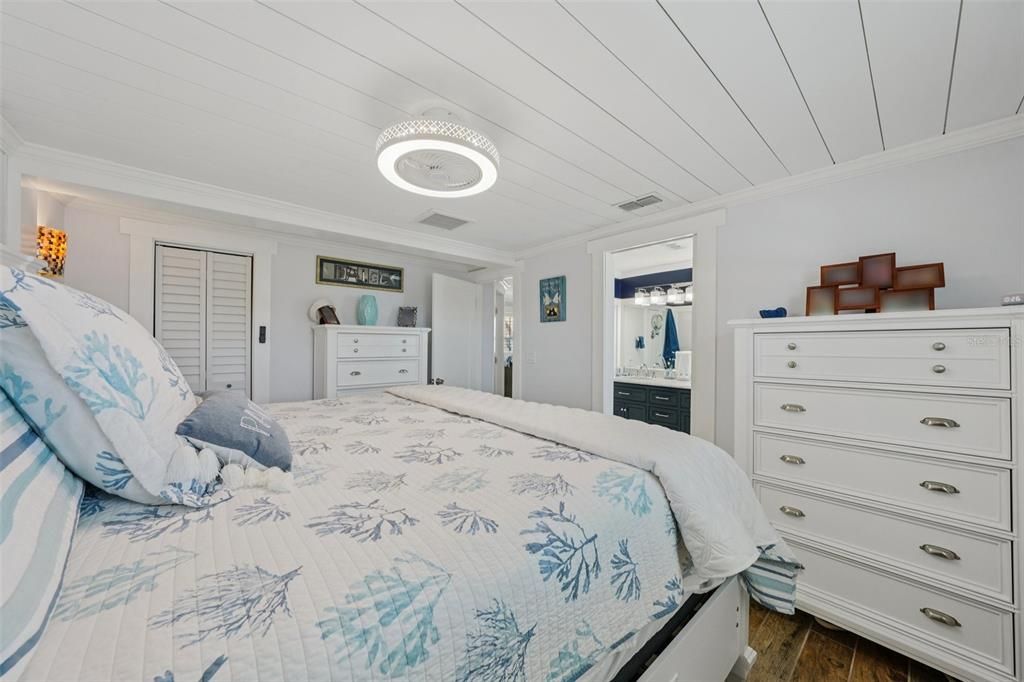 For Sale: $424,999 (2 beds, 2 baths, 1144 Square Feet)