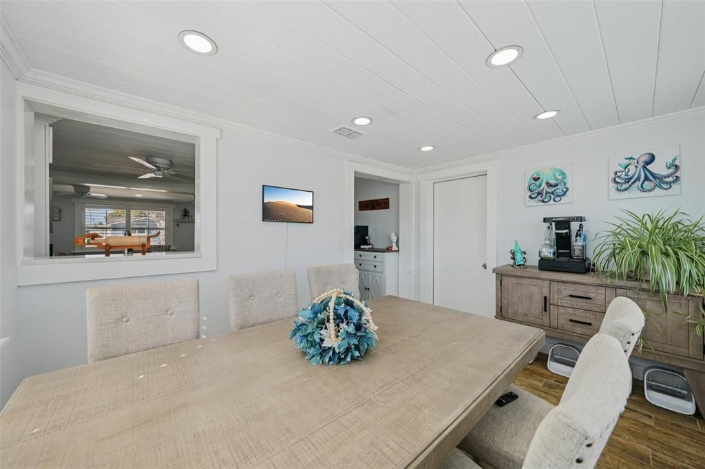 For Sale: $424,999 (2 beds, 2 baths, 1144 Square Feet)