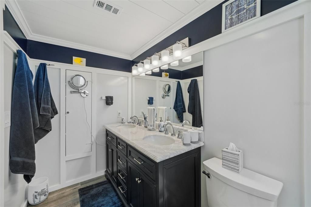 For Sale: $424,999 (2 beds, 2 baths, 1144 Square Feet)