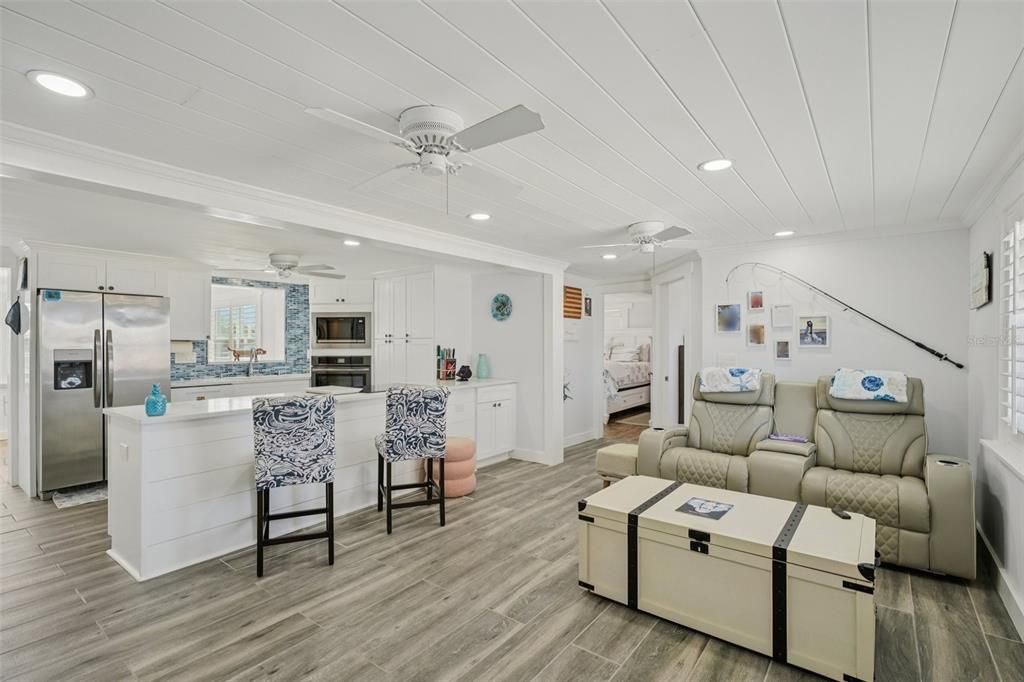 For Sale: $424,999 (2 beds, 2 baths, 1144 Square Feet)
