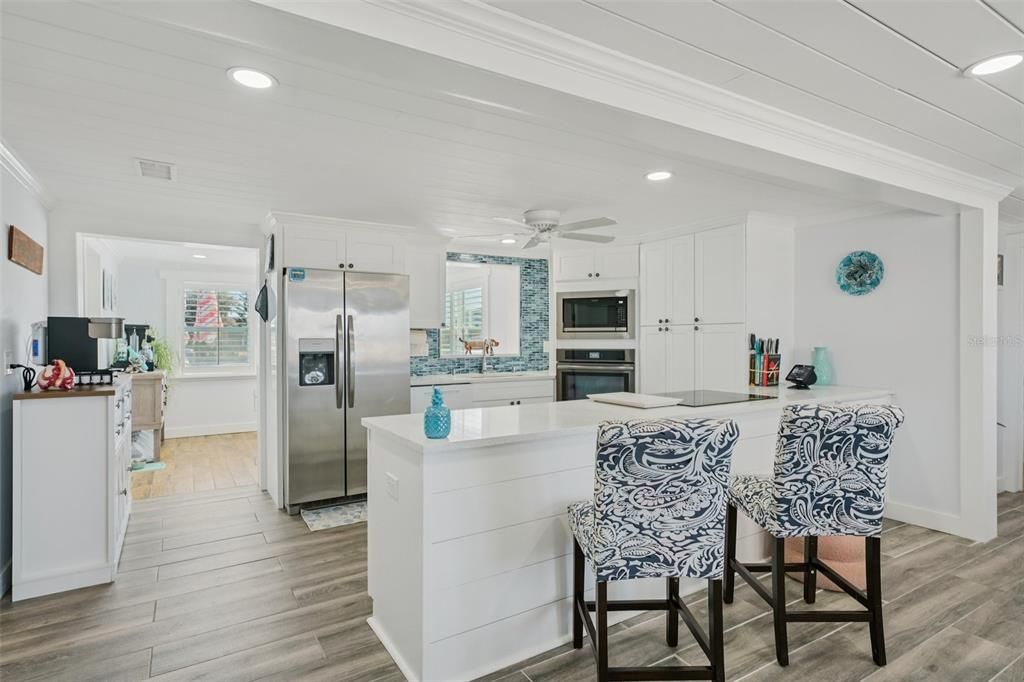 For Sale: $424,999 (2 beds, 2 baths, 1144 Square Feet)