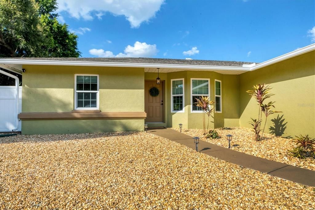 For Rent: $2,300 (3 beds, 2 baths, 1328 Square Feet)