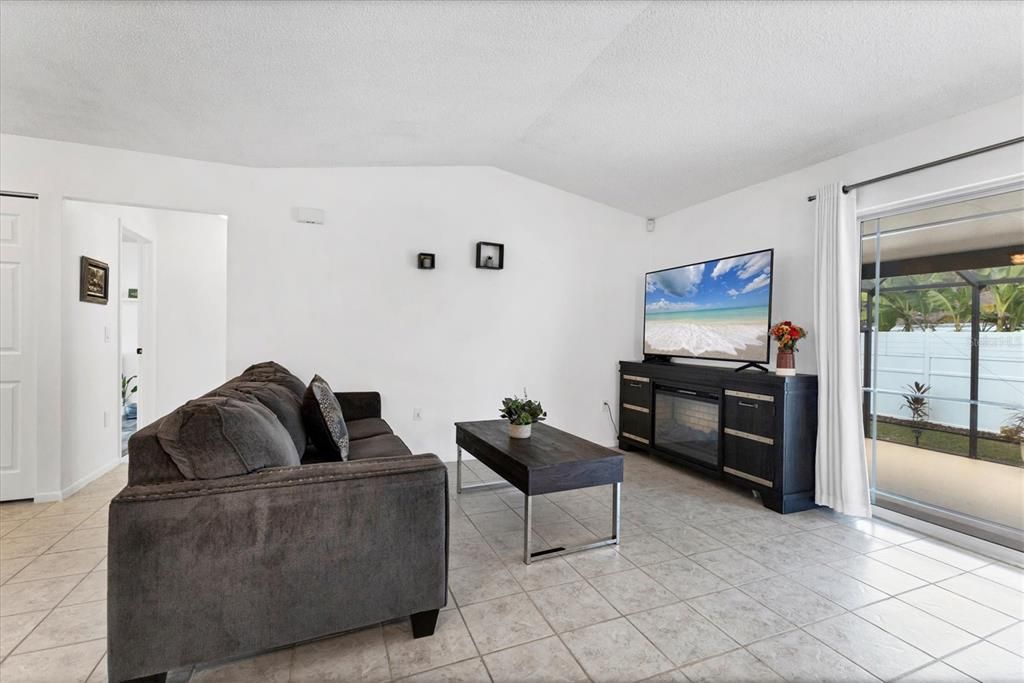 For Rent: $2,300 (3 beds, 2 baths, 1328 Square Feet)
