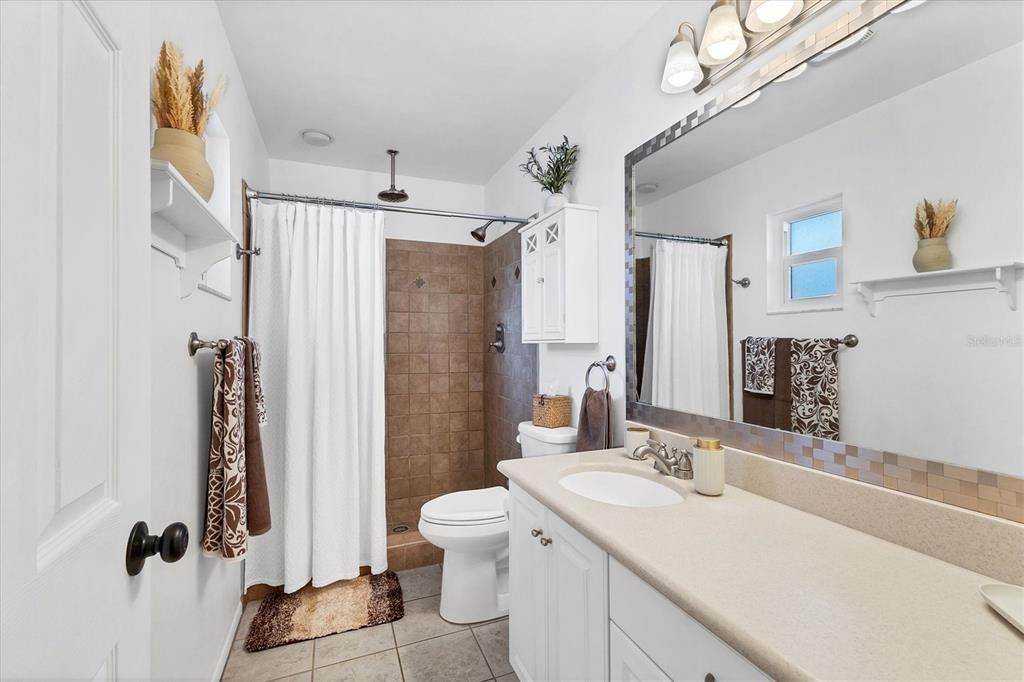 For Rent: $2,300 (3 beds, 2 baths, 1328 Square Feet)