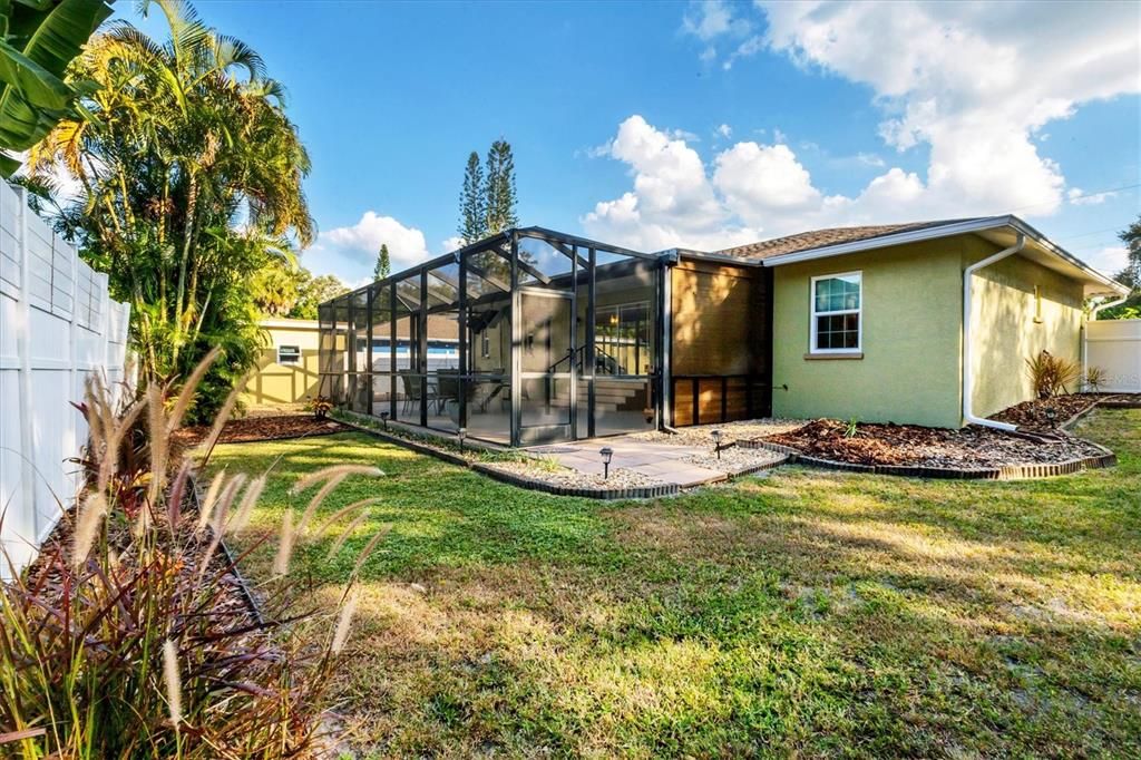 For Rent: $2,300 (3 beds, 2 baths, 1328 Square Feet)