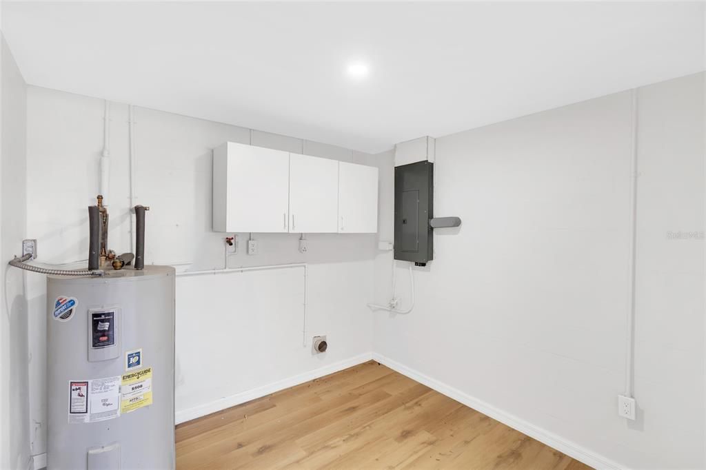 For Sale: $390,000 (3 beds, 2 baths, 1269 Square Feet)