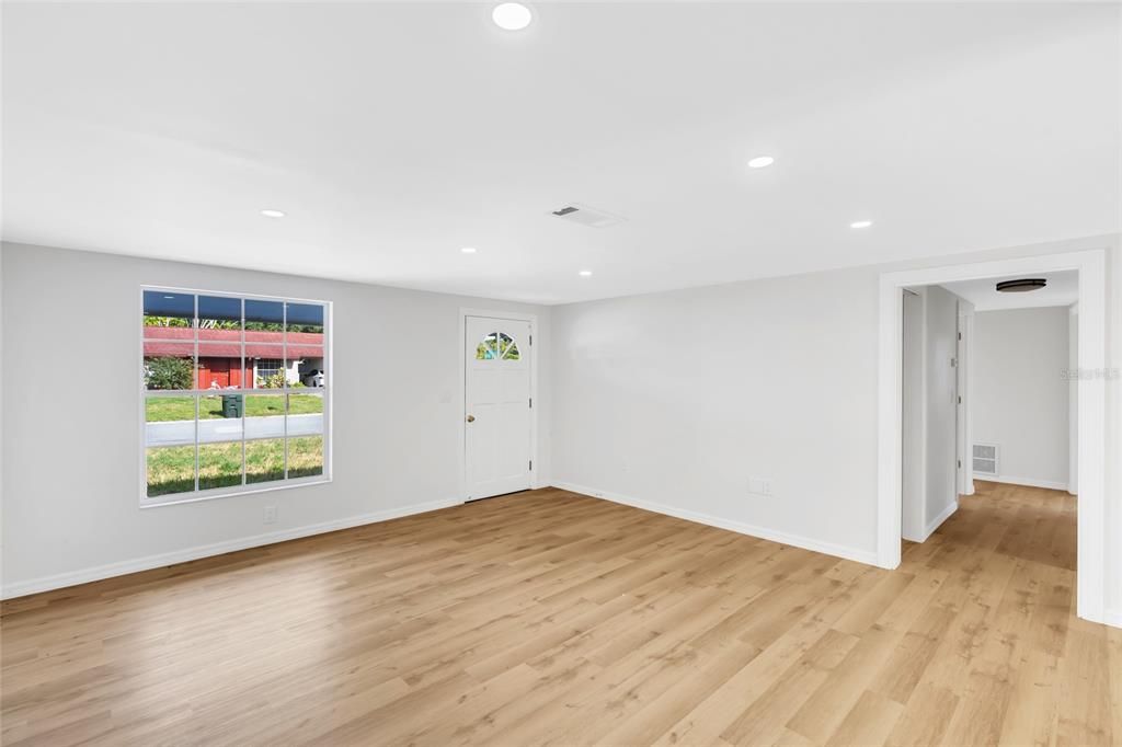 For Sale: $390,000 (3 beds, 2 baths, 1269 Square Feet)