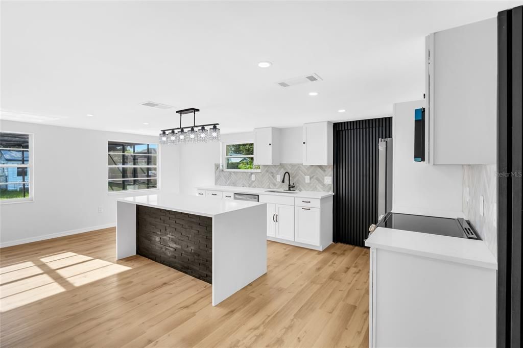 For Sale: $390,000 (3 beds, 2 baths, 1269 Square Feet)
