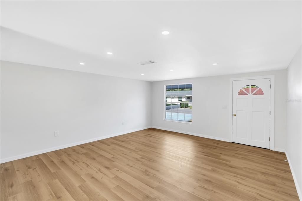For Sale: $390,000 (3 beds, 2 baths, 1269 Square Feet)